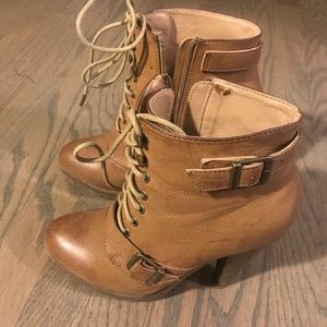 Chunky Lace-Up Boots Inspired by Burberry